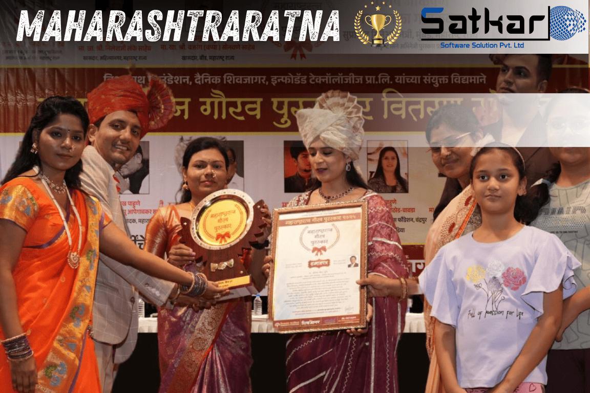 Manish Jain receiving the Maharashtra Ratna Gaurav Puraskar 2025