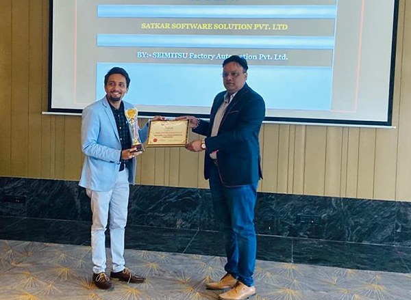 Manish Jain receiving a certificate of appreciation from Seimitsu Factory Automation